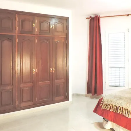 Charming In Centre - 90 M² - Parking דירה